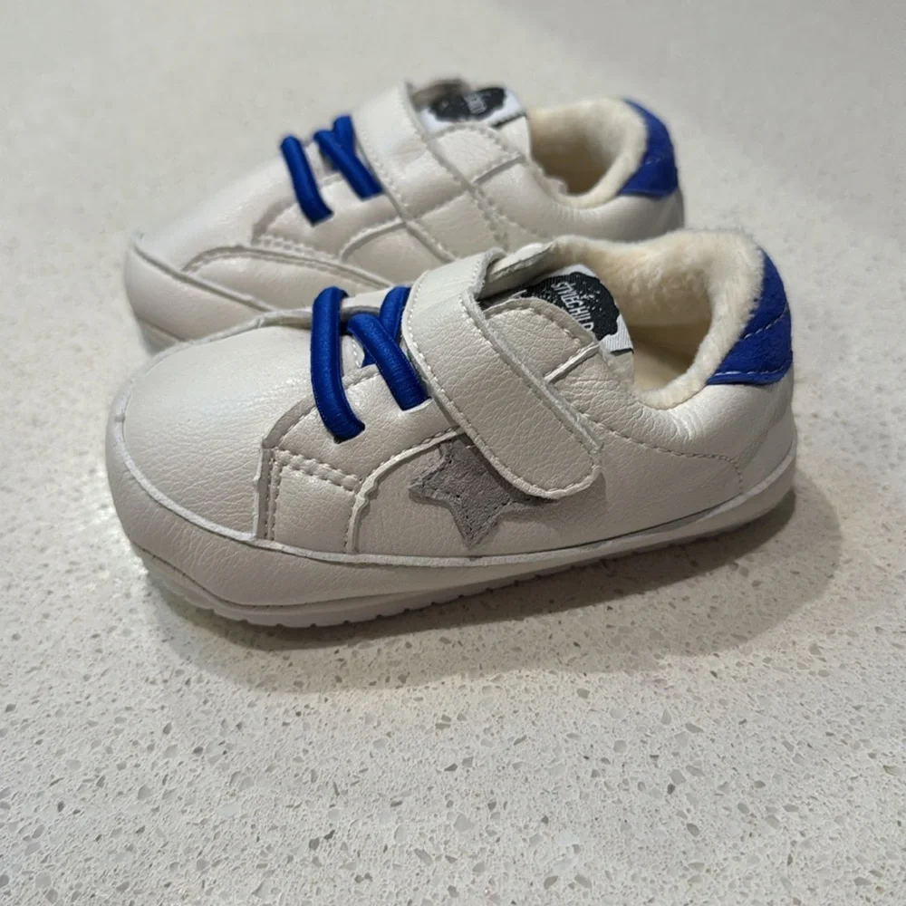 Style Child white blue star embroidered lace up strap baby sneakers size EU 19
